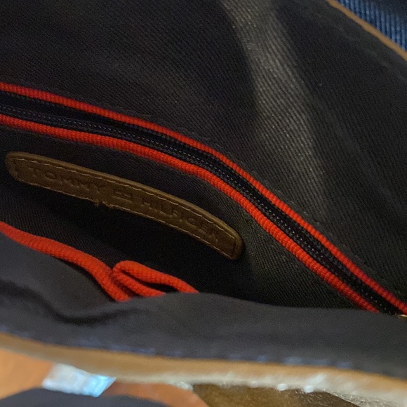 Tommy Hilfiger Crossbody Bag - Picture 7 of 7
